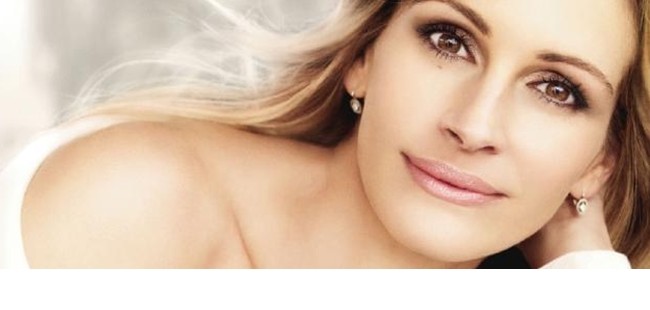 Polémica por el uso de Photoshop en la nueva campaña de Julia Roberts para Lancôme