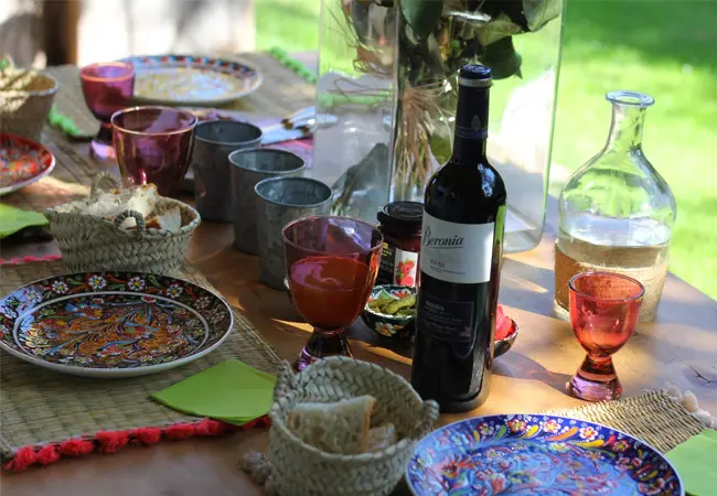 mytenida-el_rincon_del_vino-vino_en_mesa