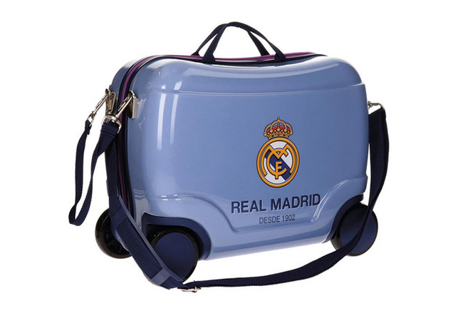 Consejos para hacer la maleta de los niños. Maleta con ruedas del real madrid.