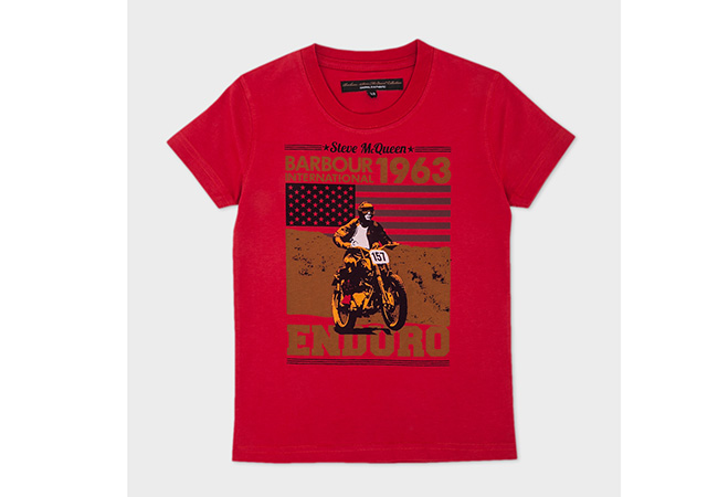 Moda infantil. Camiseta roja barbour