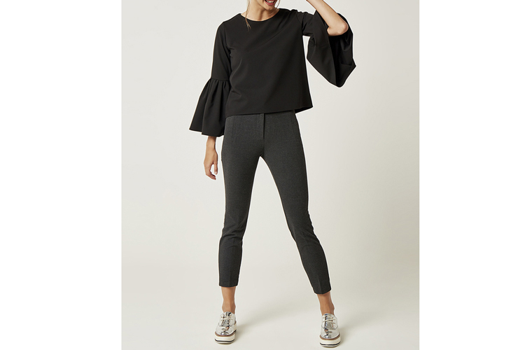 Scui. Blusa negra