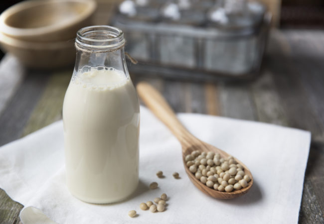 Leche de soja: propiedades, beneficios y contraindicaciones