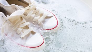 Zapatillas blancas: cómo lavarlas