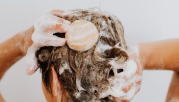 Cómo exfoliar el cuero cabelludo: trucos y consejos