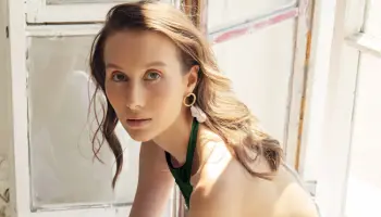 Looks invitada de boda 2026: esenciales para la temporada de primavera-verano