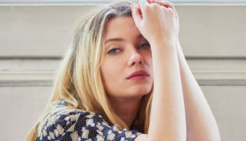 ¡Camisetas oversize! La tendencia que arrasa entre las famosas